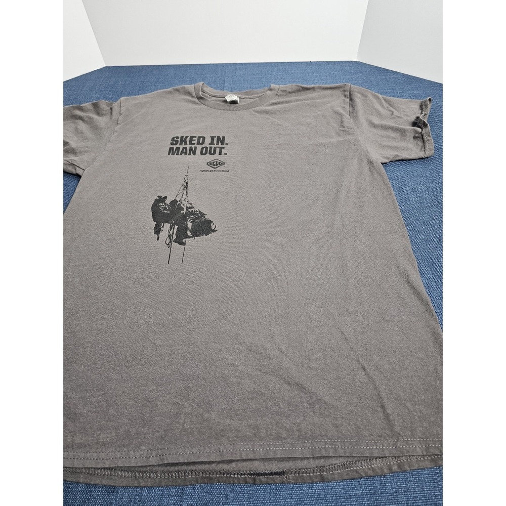 Gildan Mens Large Olive Green Skedco Sked In Man Out Graphic T-Shirt
